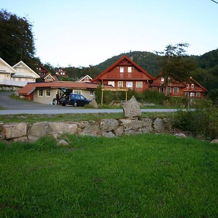 Bjornevag Ferie Hotel Farsund Bagian luar foto