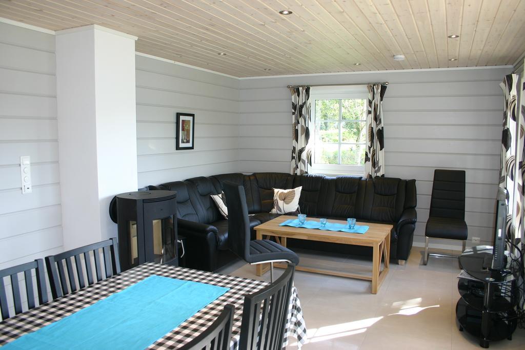 Bjornevag Ferie Hotel Farsund Ruang foto