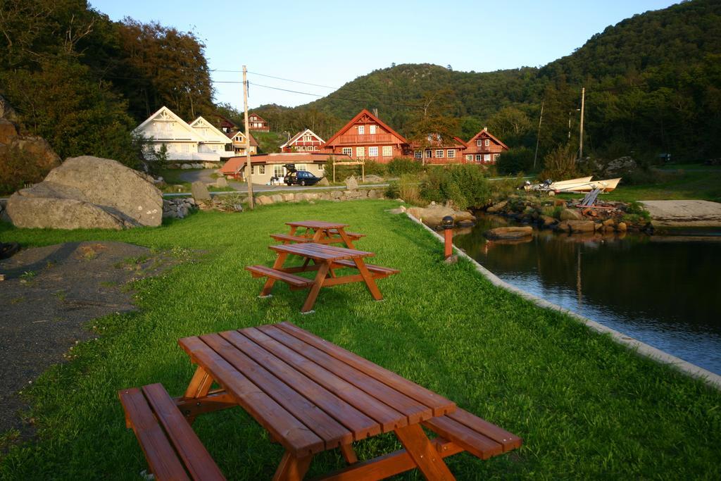 Bjornevag Ferie Hotel Farsund Bagian luar foto